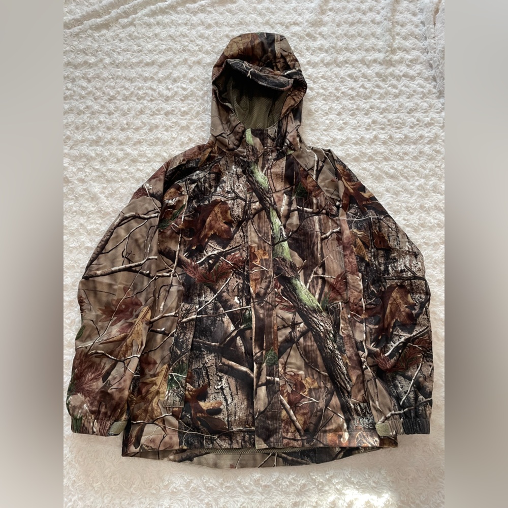 Women’s lightweight camo jacket. Size L